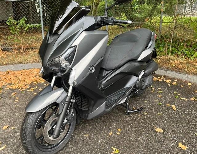 YAMAHA X-MAX 125 ABS