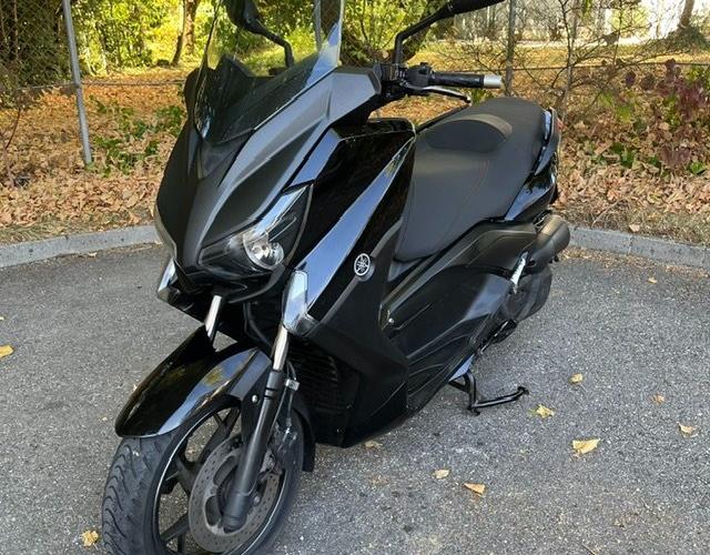 YAMAHA X-MAX 125 ABS